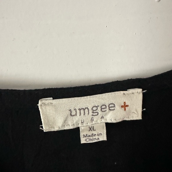 Umgee Black Flowy Tunic Top - Picture 4 of 7